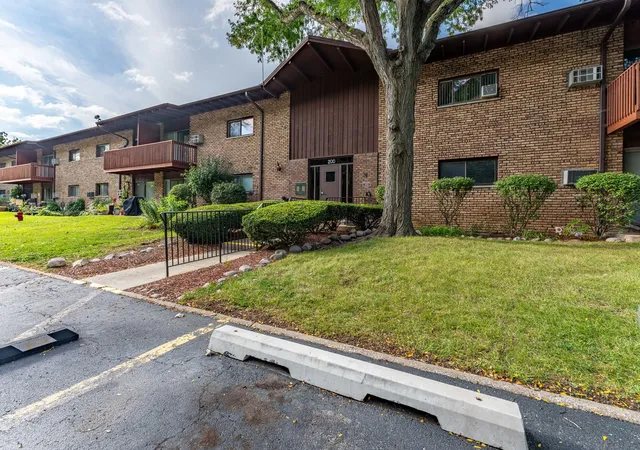 Photo 2 of Condo for sale at 200 Willow Ln #C-219, Willow Springs, IL 60480 | MLS# 12769748 | Listing updated on 2026-10-02