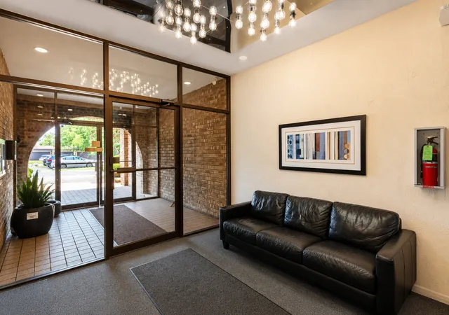 Listing Photo 2 - Condo for sale in building located at 2005 Valencia Dr, Northbrook, IL 60062 - Unit #306D