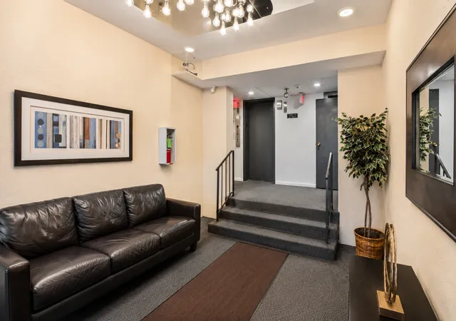 Listing Photo 3 - Condo for sale in building located at 2005 Valencia Dr, Northbrook, IL 60062 - Unit #306D