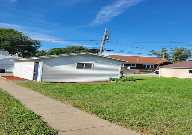 Photo 1 of Single family home for sale at 1734 Davie St, Davenport, IA 52804 | MLS# 12769770 | Listing updated on 2026-10-04