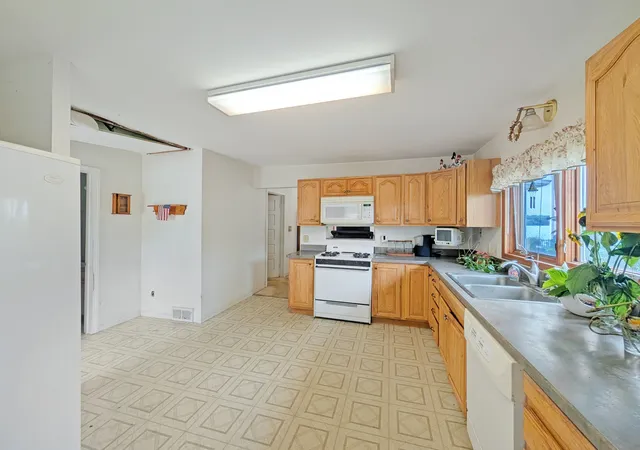 Photo 3 of Single family home for sale at 58 N Lake Ave, Fox Lake, IL 60020 | MLS# 12769775 | Listing updated on 2026-09-29