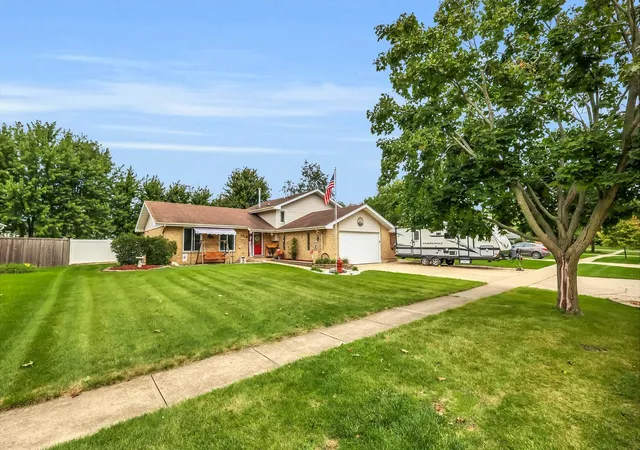 Photo 2 of Single family home for sale at 1229 Andrea Dr, New Lenox, IL 60451 | MLS# 12769777 | Listing updated on 2026-10-05