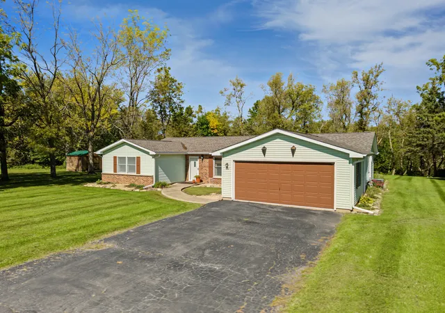 Photo 2 of Single family home for sale at 262 Brookside Dr, Paw Paw, IL 61353 | MLS# 12769798 | Listing updated on 2026-10-06