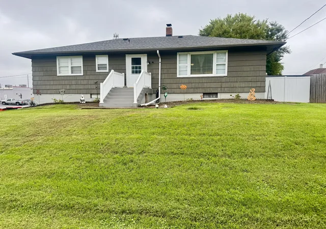 Single family home for sale at 401 SE 4th Street, Aledo, IL 61231 | MLS# 12769812