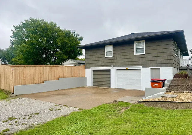 Photo 3 of Single family home for sale at 401 Se 4th Street, Aledo, IL 61231 | MLS# 12769812 | Listing updated on 2026-10-20