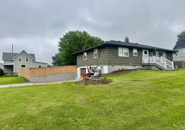 Photo 3 of Single family home for sale at 401 SE 4th Street, Aledo, IL 61231 | MLS# 12769812 | Listing updated on 2026-10-20