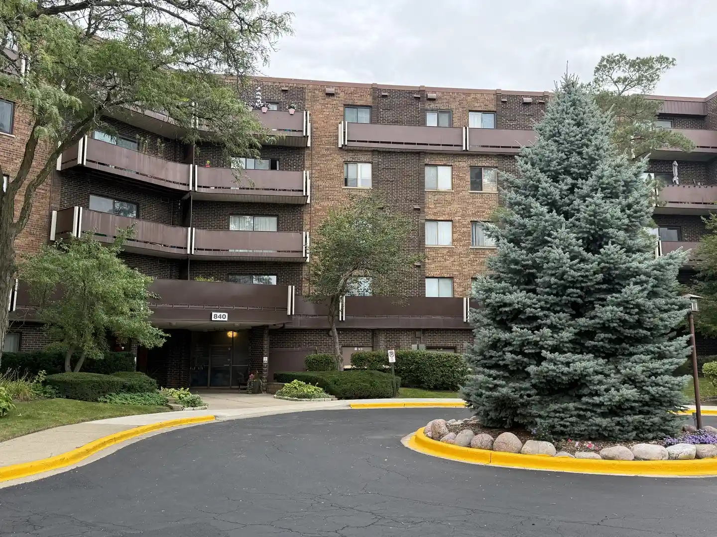 Listing Photo 1 - Condo for sale in 840 Wellington Ave located at 840 Wellington Ave, Elk Grove Village, IL 60007 - Unit #103