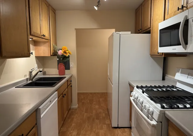Listing Photo 5 - Condo for sale in building located at 840 Wellington Ave, Elk Grove Village, IL 60007 - Unit #103