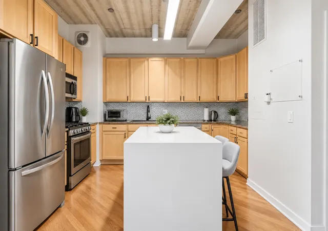 Photo 3 of Condo for sale at 3260 N Clark St #304, Chicago, IL 60657 | MLS# 12769826 | Listing updated on 2026-09-28
