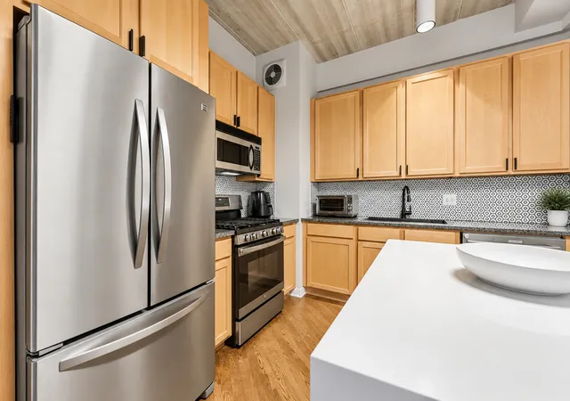 Photo 3 of Condo for sale at 3260 N Clark St #304, Chicago, IL 60657 | MLS# 12769826 | Listing updated on 2026-09-28