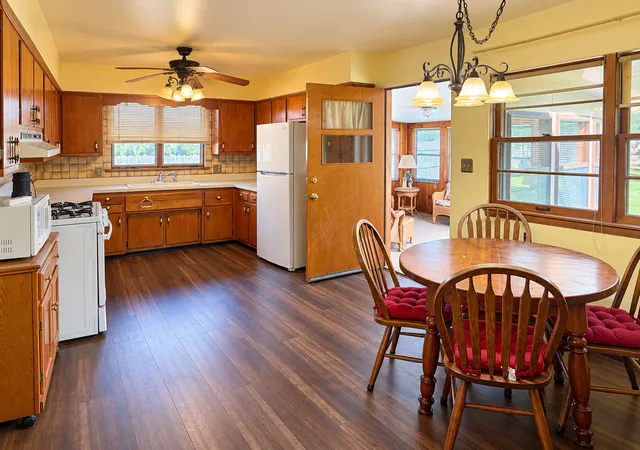 Photo 3 of Single family home for sale at 1004 Magnolia Dr, Joliet, IL 60435 | MLS# 12769836 | Listing updated on 2026-10-05