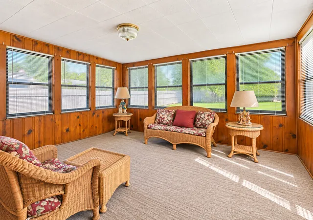 Photo 4 of Single family home for sale at 1004 Magnolia Dr, Joliet, IL 60435 | MLS# 12769836 | Listing updated on 2026-10-07