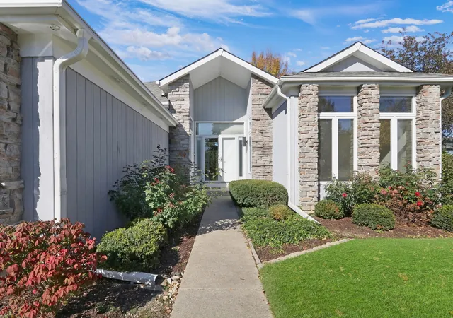 Photo 3 of Single family home for sale at 3177 N Southern Hills Dr, Wadsworth, IL 60083 | MLS# 12769839 | Listing updated on 2026-10-27