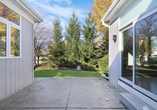 Photo 4 of Single family home for sale at 3177 N Southern Hills Dr, Wadsworth, IL 60083 | MLS# 12769839 | Listing updated on 2026-10-27