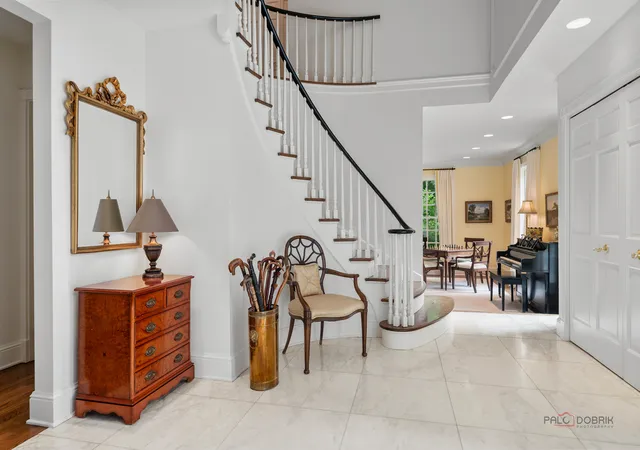 Photo 2 of Mansion for sale at 560 Lakeland Dr, Lake Bluff, IL 60044 | MLS# 12769843 | Listing updated on 2026-10-08