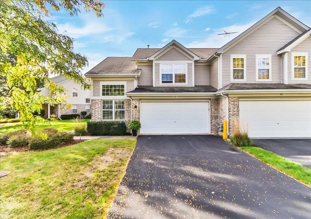 Photo 2 of Townhouse for sale at 1521 Brittania Way, Roselle, IL 60172 | MLS# 12769858 | Listing updated on 2026-10-08