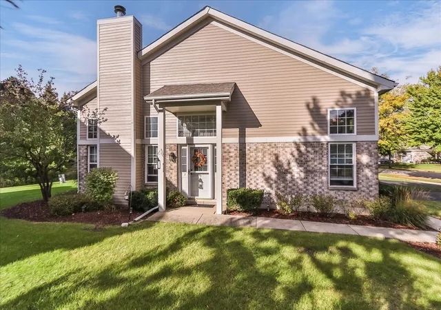 Photo 3 of Townhouse for sale at 1521 Brittania Way, Roselle, IL 60172 | MLS# 12769858 | Listing updated on 2026-10-08