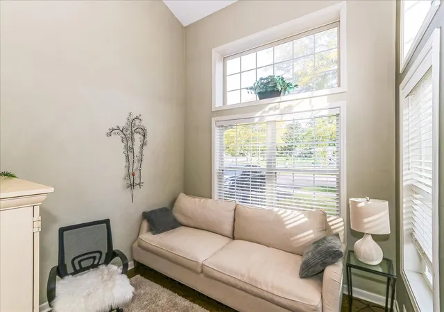 Photo 3 of Townhouse for sale at 1521 Brittania Way, Roselle, IL 60172 | MLS# 12769858 | Listing updated on 2026-10-08