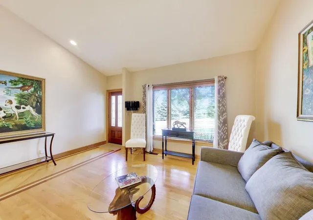 Photo 3 of Townhouse for sale at 11s352 Deer Trl Ct, Burr Ridge, IL 60527 | MLS# 12769861 | Listing updated on 2026-10-04