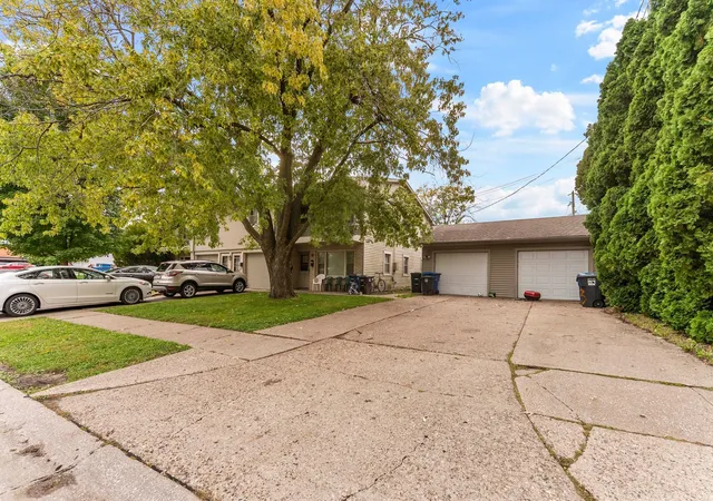 Listing Photo 4 - Condo for sale in building located at 3343 56th St, Moline, IL 61265