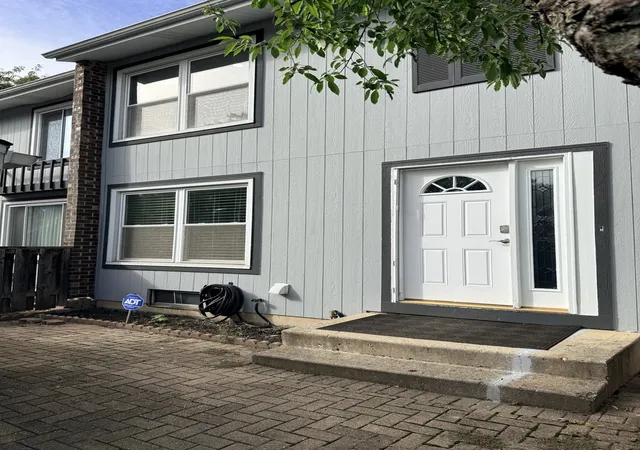 Photo 3 of Townhouse for sale at 219 Pinewood Ln, Bloomingdale, IL 60108 | MLS# 12769892 | Listing updated on 2026-09-27