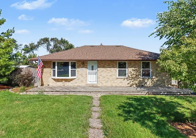 Photo 1 of Single family home for sale at 8420 W 83rd Street, Justice, IL 60458 | MLS# 12769896 | Listing updated on 2026-09-30