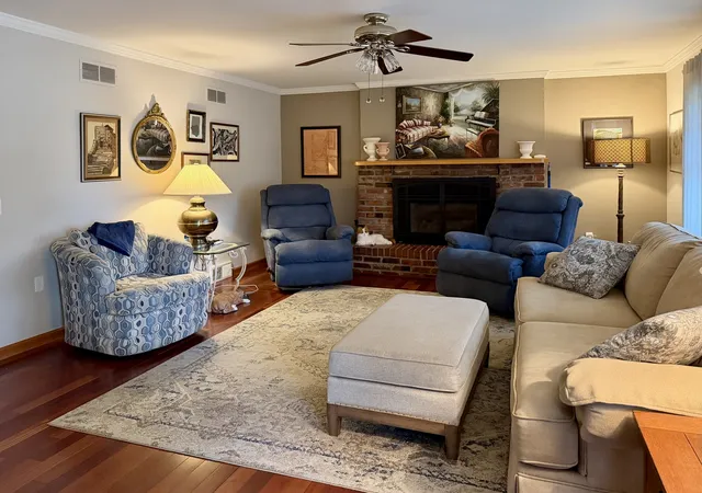 Photo 3 of Single family home for sale at 1009 College St, Henry, IL 61537 | MLS# 12769906 | Listing updated on 2026-09-27