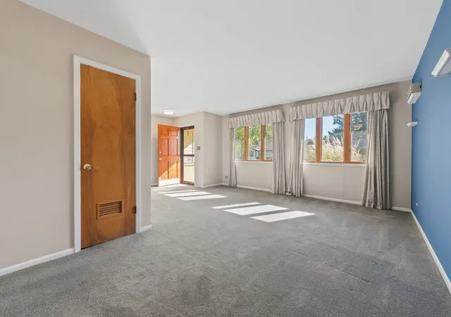 Photo 3 of Single family home for sale at 540 Edgewood Ln, Elk Grove Village, IL 60007 | MLS# 12769920 | Listing updated on 2026-10-10