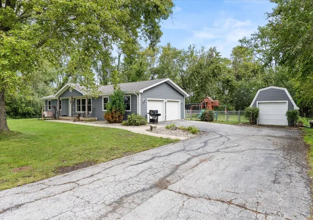 Photo 3 of Single family home for sale at 1625 S Sangamon St, Crete, IL 60417 | MLS# 12769932 | Listing updated on 2026-09-26