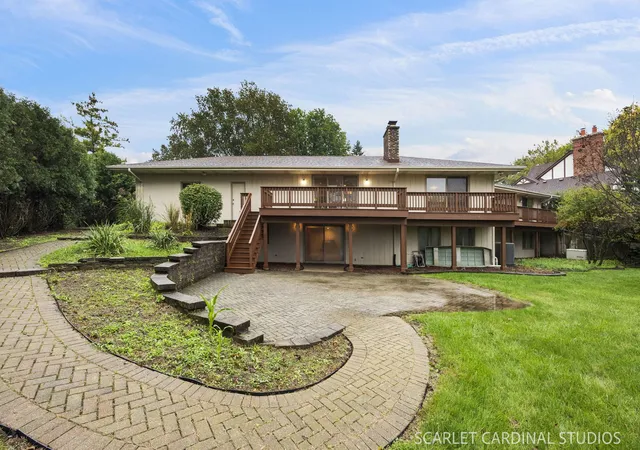 Photo 2 of Single family home for sale at 27200 W Lakeview Dr S, Lake Barrington, IL 60084 | MLS# 12769935 | Listing updated on 2026-10-05