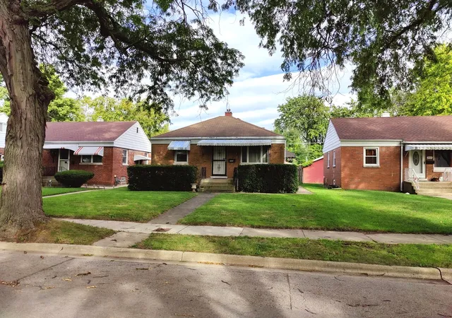 Photo 1 of Single family home for sale at 200 Earl Ave, Joliet, IL 60436 | MLS# 12769940 | Listing updated on 2026-09-29