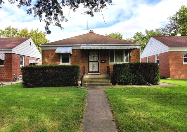 Photo 2 of Single family home for sale at 200 Earl Ave, Joliet, IL 60436 | MLS# 12769940 | Listing updated on 2026-09-29