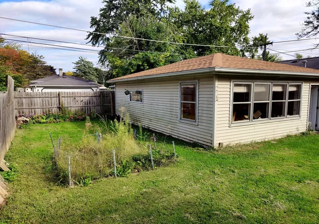 Photo 4 of Single family home for sale at 200 Earl Ave, Joliet, IL 60436 | MLS# 12769940 | Listing updated on 2026-09-29