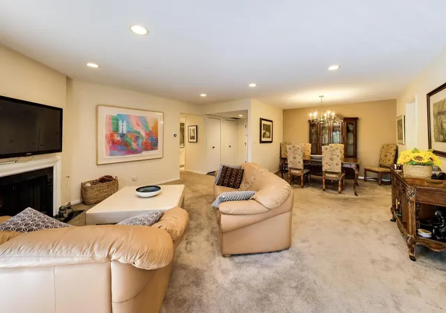 Photo 4 of Condo for sale at 3 The Ct Of Harborside #208, Northbrook, IL 60062 | MLS# 12769943 | Listing updated on 2026-10-07