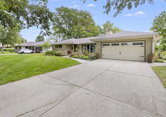 Photo 2 of Sale Pending at 415 Hemlock Ln, Rockford, IL 61107 | MLS# 12769949 | Listing updated on 2026-10-03
