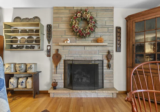Photo 4 of Sale Pending at 415 Hemlock Ln, Rockford, IL 61107 | MLS# 12769949 | Listing updated on 2026-10-03