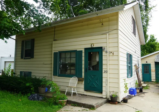 Photo 3 of Single family home for sale at 213 Linwood Ave, Ottawa, IL 61350 | MLS# 12769958 | Listing updated on 2026-10-05