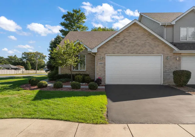 Photo 2 of Townhouse for sale at 13501 Laramie Ave, Crestwood, IL 60418 | MLS# 12769966 | Listing updated on 2026-10-09