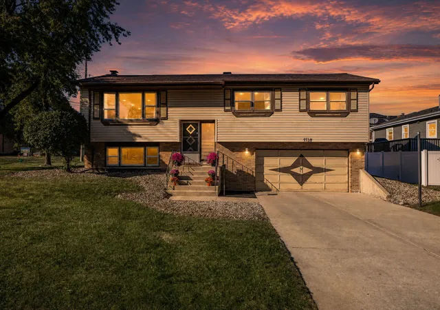 Photo 3 of Single family home for sale at 1138 Timber Ln, Darien, IL 60561 | MLS# 12769972 | Listing updated on 2026-10-07