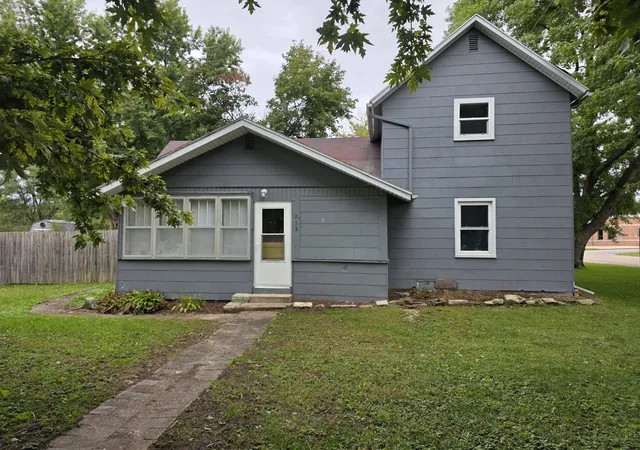 Photo 1 of Single family home for sale at 213 S Fremont St, Tampico, IL 61283 | MLS# 12769973 | Listing updated on 2026-10-02