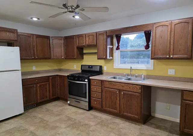 Photo 4 of Single family home for sale at 213 S Fremont St, Tampico, IL 61283 | MLS# 12769973 | Listing updated on 2026-10-02