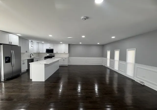 Photo 3 of Single family home for sale at 5 Lakewood Ct, Park Forest, IL 60466 | MLS# 12770001 | Listing updated on 2026-10-02