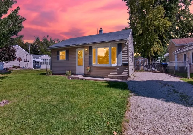 Photo 1 of Single family home for sale at 1121 N State St, Bloomington, IL 61701 | MLS# 12770002 | Listing updated on 2026-10-07