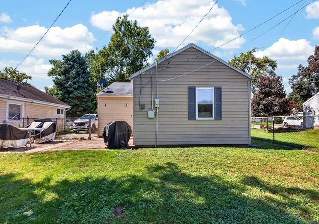 Photo 28 of Single family home for sale at 1121 N State St, Bloomington, IL 61701 | MLS# 12770002 | Listing updated on 2026-10-09