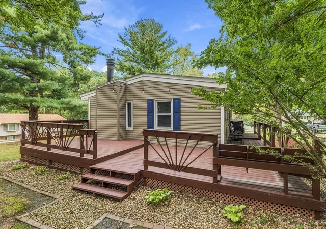 Photo 4 of Single family home for sale at 4903 Thrush Ave, Decatur, IL 62521 | MLS# 12770028 | Listing updated on 2026-10-04