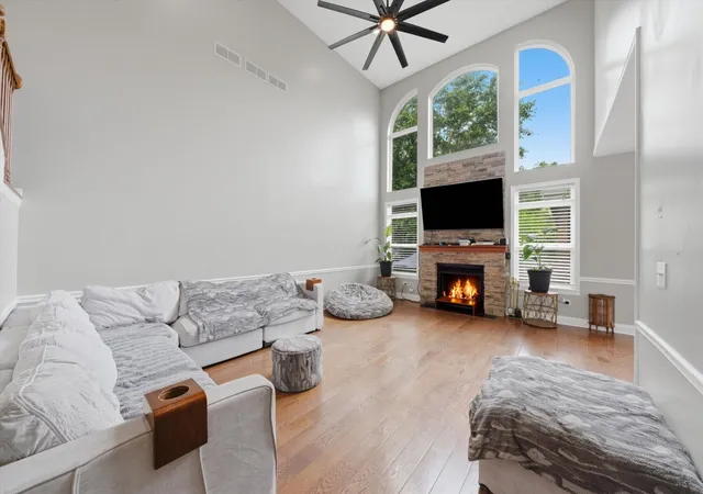 Photo 3 of Single family home for sale at 1571 Woodland Ln, Bolingbrook, IL 60490 | MLS# 12770044 | Listing updated on 2026-10-01