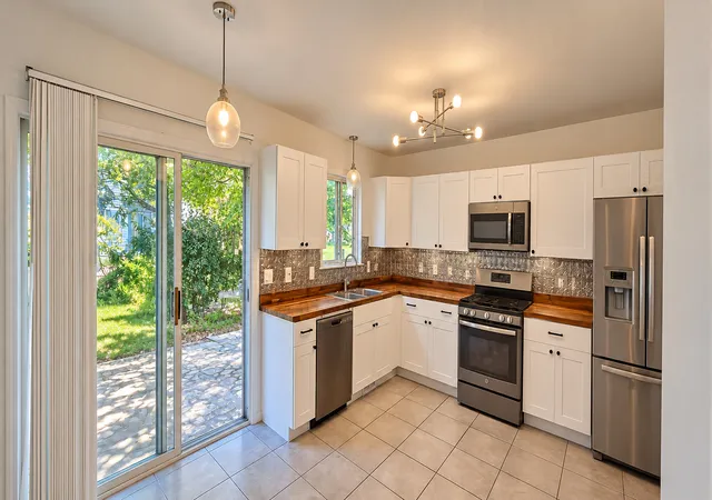 Photo 3 of Single family home for sale at 5511 Chantilly Cir, Lake In The Hills, IL 60156 | MLS# 12770062 | Listing updated on 2026-10-01