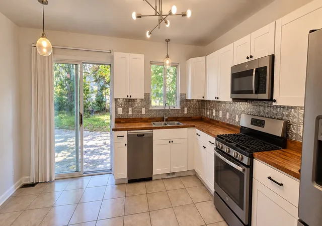 Photo 4 of Single family home for sale at 5511 Chantilly Cir, Lake In The Hills, IL 60156 | MLS# 12770062 | Listing updated on 2026-10-01