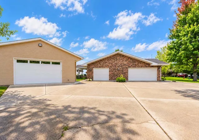 Photo 3 of Single family home for sale at 113 Diane Dr, Lexington, IL 61753 | MLS# 12770071 | Listing updated on 2026-10-06