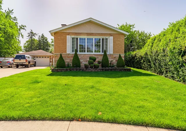 Photo 1 of Single family home for sale at 433 E Cherry Hl Dr, Addison, IL 60101 | MLS# 12770086 | Listing updated on 2026-09-25